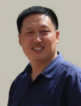 profile picture of Baichun Zhang with bright background