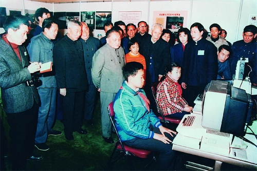 Bo_An_Deng_Microelectronics_Exhibition