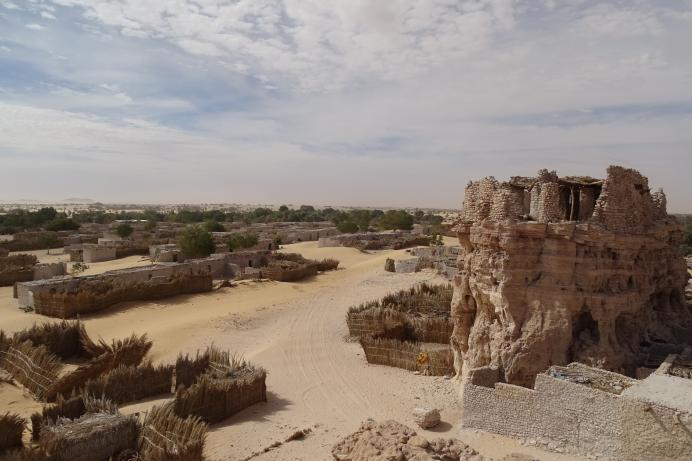 The desert is home to thousands of years of knowledge. This is a village in the Kawar, where Mahuma Abaliy Sédiké works. Source: Tilman Musch, 2017.