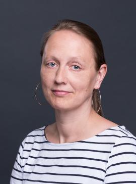 profile picture of Anke Pietzke wearing a shirt with stripes (grey background)