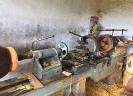 Lathe in a drum workshop in Panruti, India, 2018 (Photo: Roland Wittje)