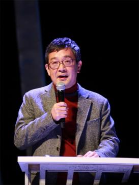 Jongtae Lim speaking into a microphone